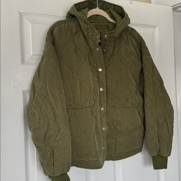 NORDSTROM BLANK NYC Oversized Army Green Quilted Bomber Jacket - Size Small - Picture 3 of 7